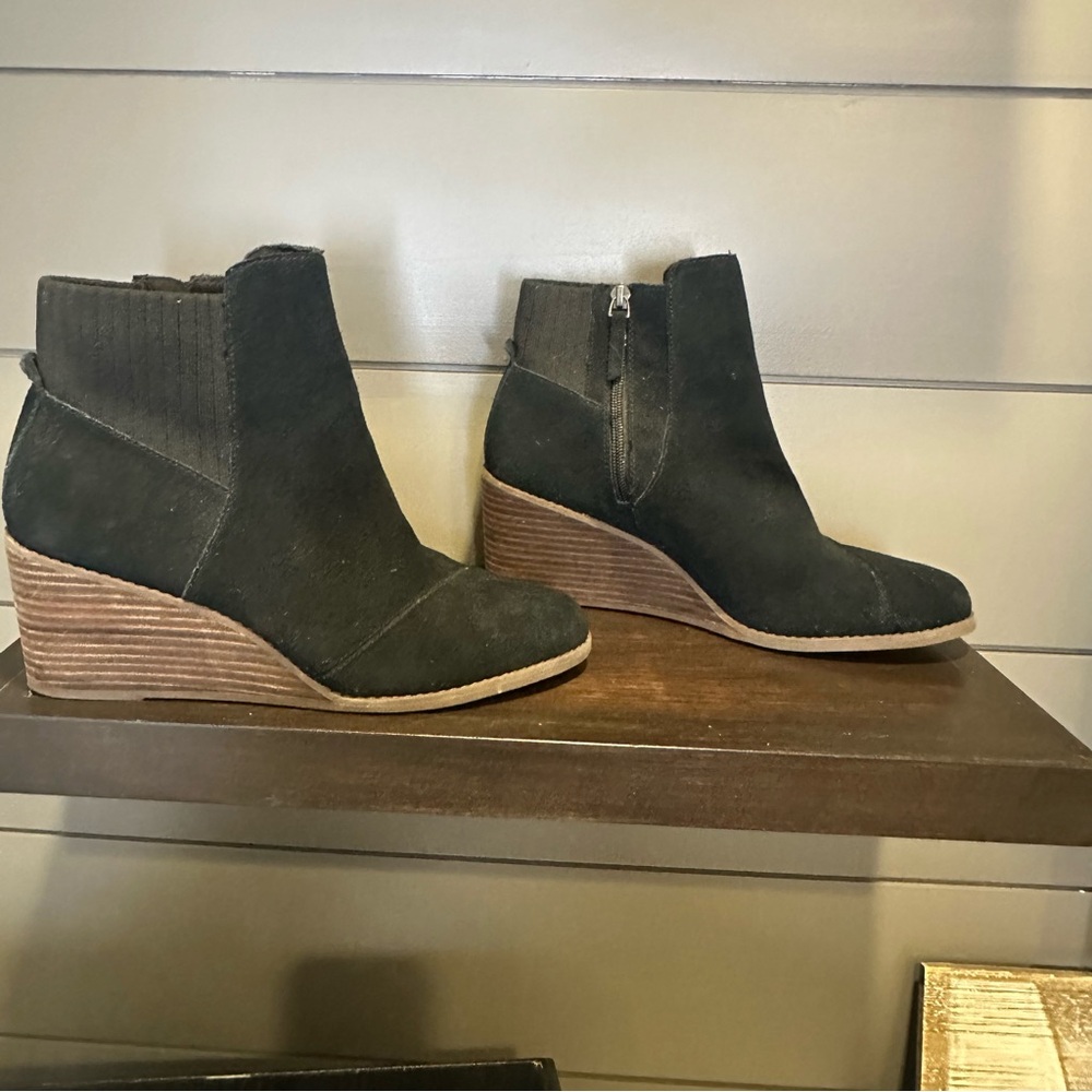 Toms Sadie Black Suede Wedge Size 10 Boots (C)